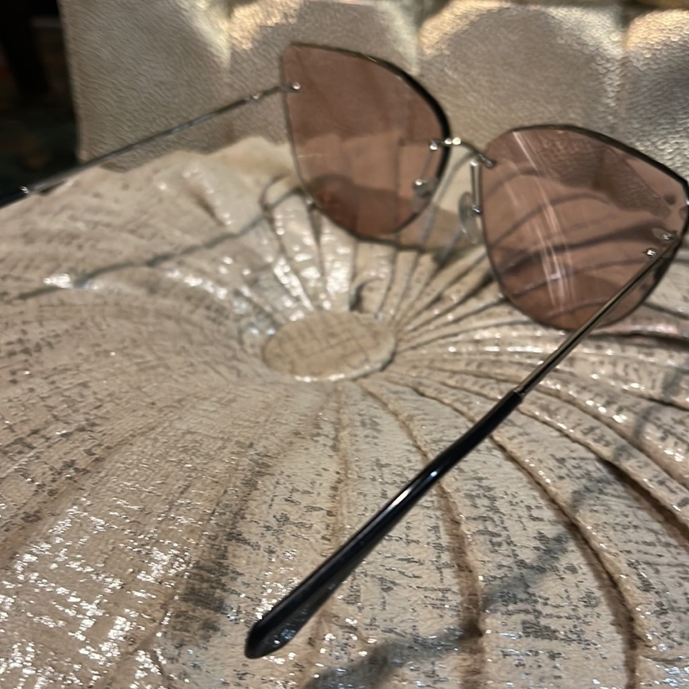 Louis Vuitton pink tinted cat eye sunglasses 🕶 - Picture 3 of 7